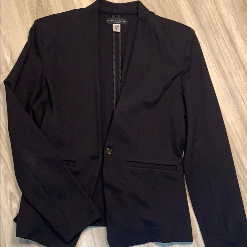 Women’s black blazer